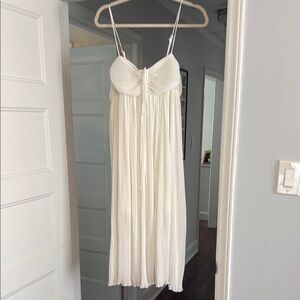 Elegant White Pleated Dress